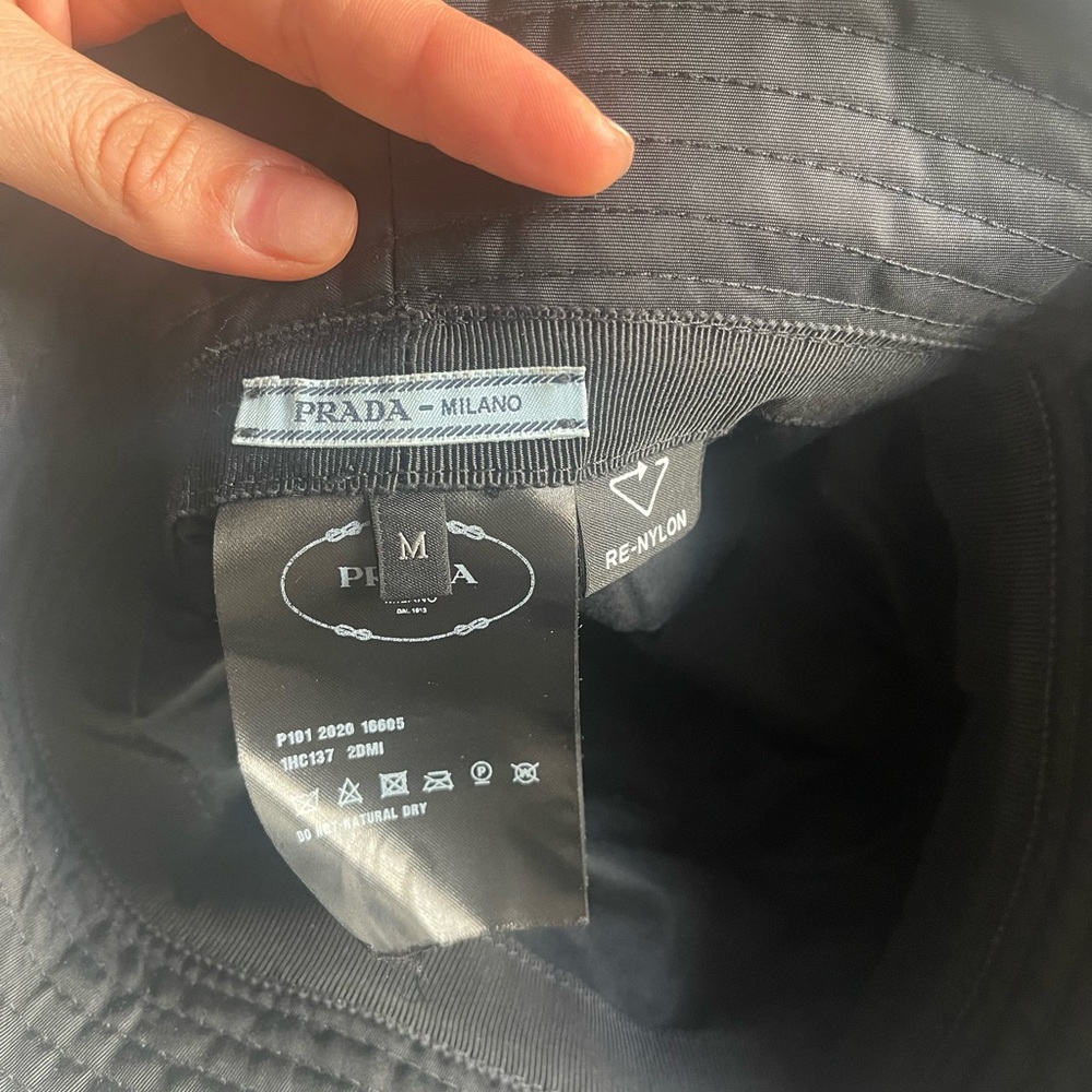 Prada , Authentic . No details - Picture 4 of 4